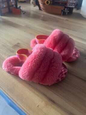UGG PINK KIDS SLIPPERS